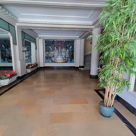 Idealement Situe Pour Curiste * Châtel-Guyon