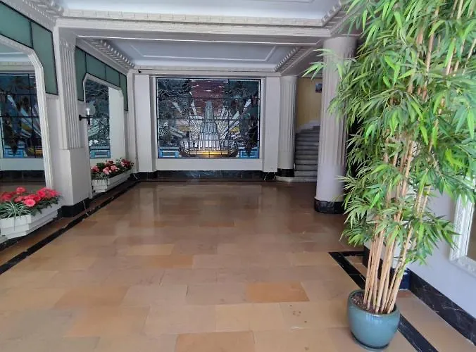 Idealement Situe Pour Curiste * Châtel-Guyon